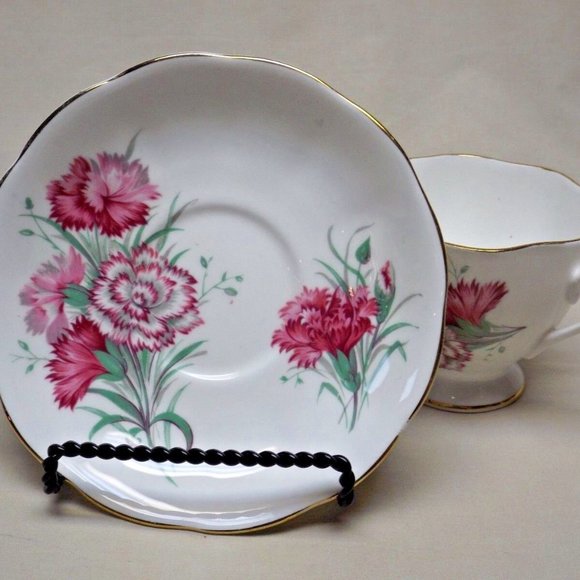 Queen Anne Fine Bone China England Floral Footed Tea Cup and Saucer - Picture 12 of 15